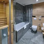 מלון Western Vista 4*