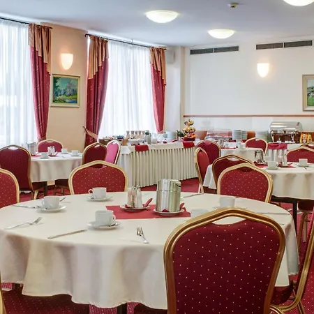 维斯塔贝斯特韦斯特酒店 俄斯特拉发