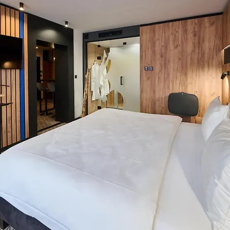 Western Vista Hotel 4*