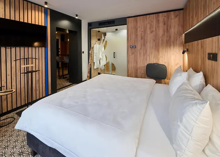 Western Vista Hotel 4*